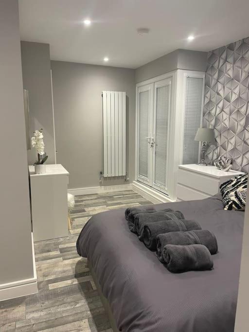 Rivendell Modern 2 Bedroom Apartment In St Peters Village Sleeps 6 Бродстеърс Екстериор снимка
